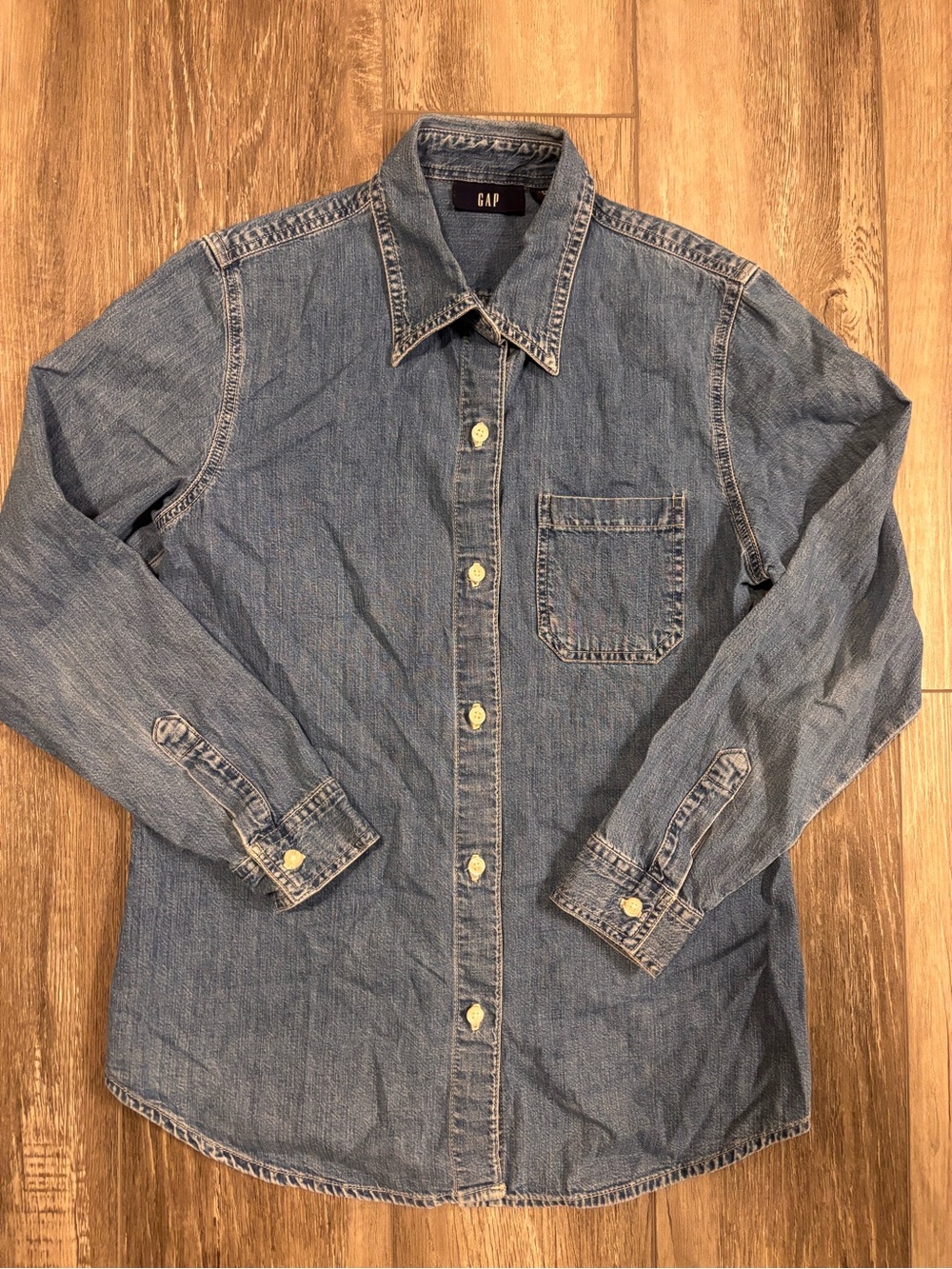 ⭐️GAP⭐️ Denim Button-Up Shirt